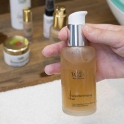 Weinkosmetik EINS Die Reinigung Anwendung Produktbild 01 e1604385192250